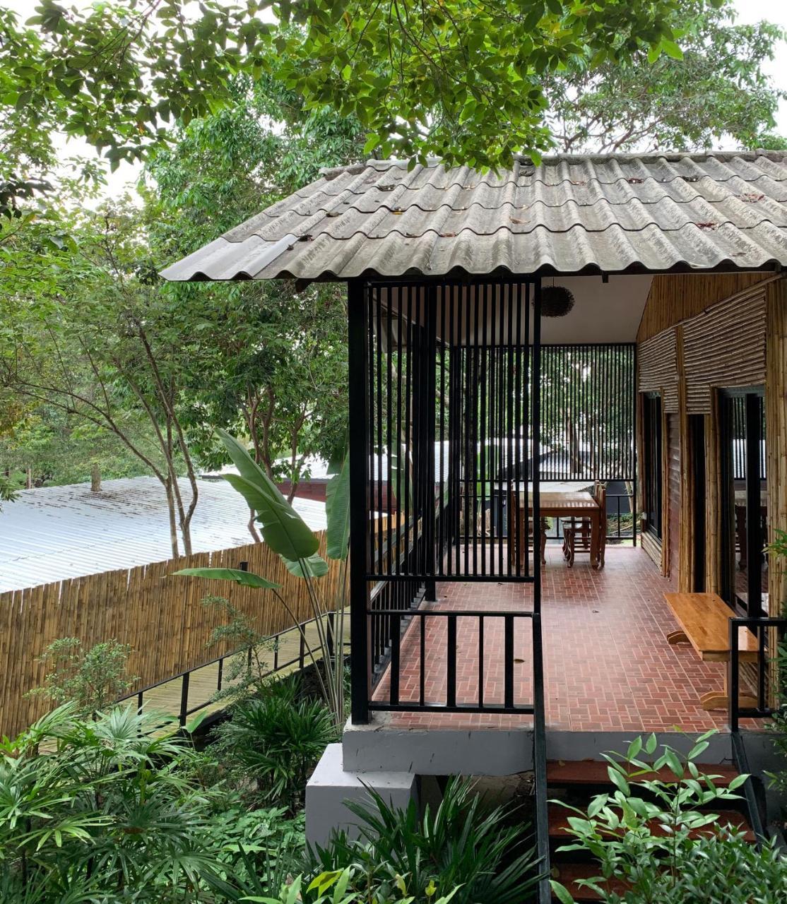 West Coast Beach Resort 帕干岛 外观 照片