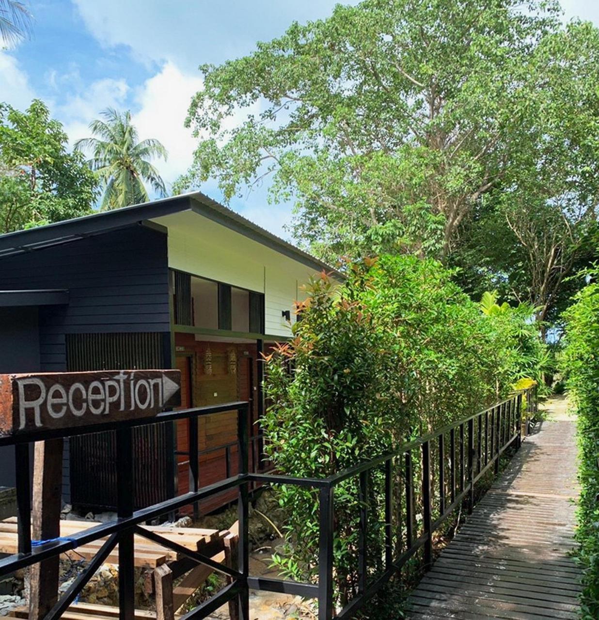 West Coast Beach Resort 帕干岛 外观 照片